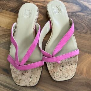 Naturalizer pink Suede Thong Sandals 1" block heel 9.5 W